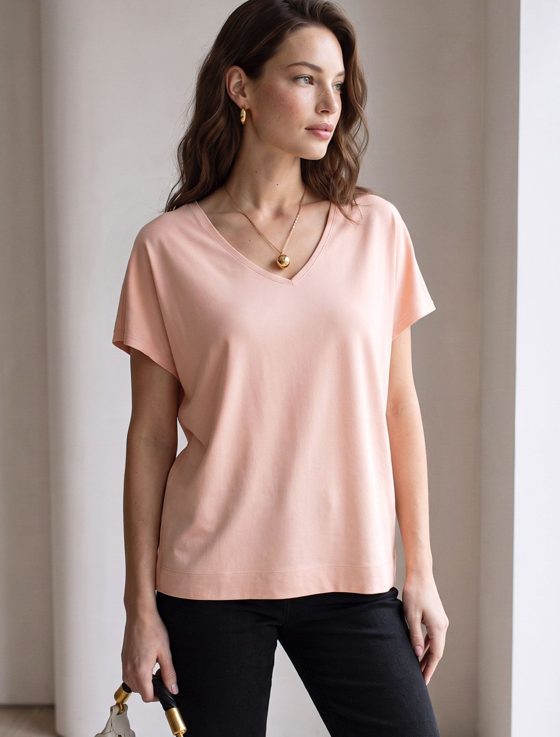 Свободная футболка с V-вырезом и цельнокроеным рукавом из 100% хлопка