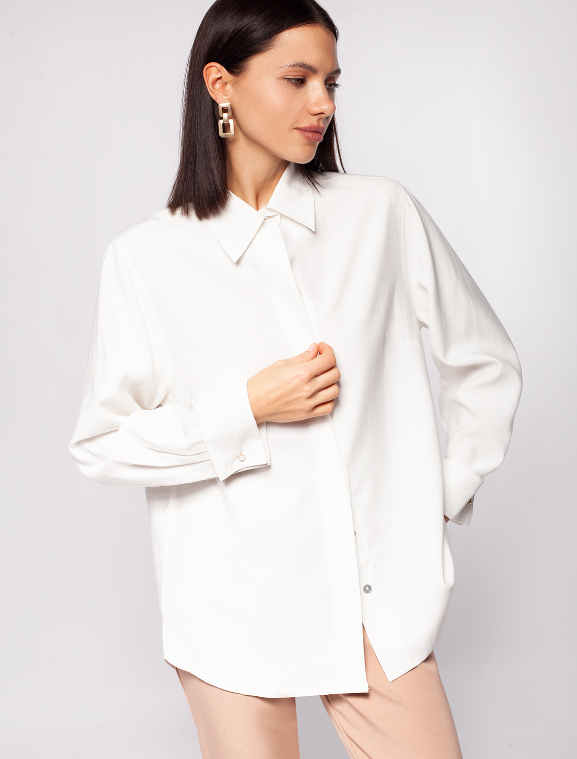 Свободная блузка из плотного лиоцелла с манжетами на запонках