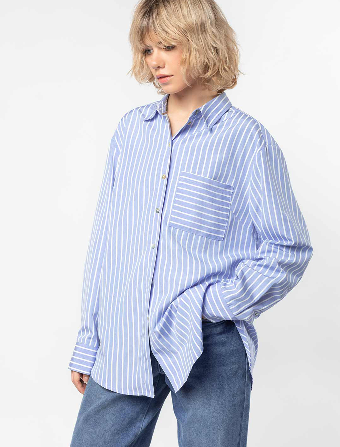Овер-сайз блузка с пуговицами из натурального перламутра